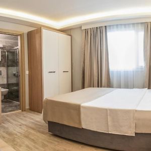 Zimmer mit Kingsize-Bett